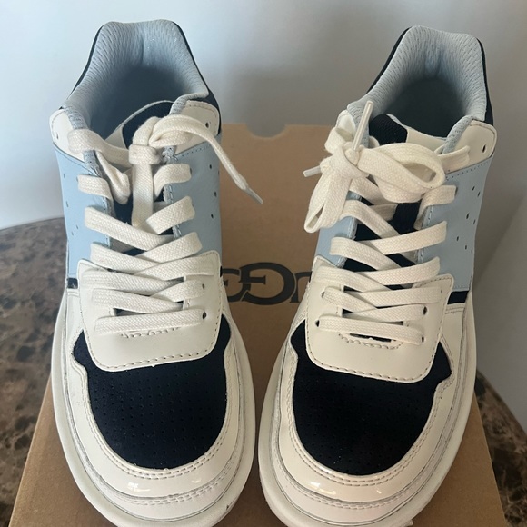 UGG Highland Sneaker in color Fawny Size 8 - Picture 3 of 6